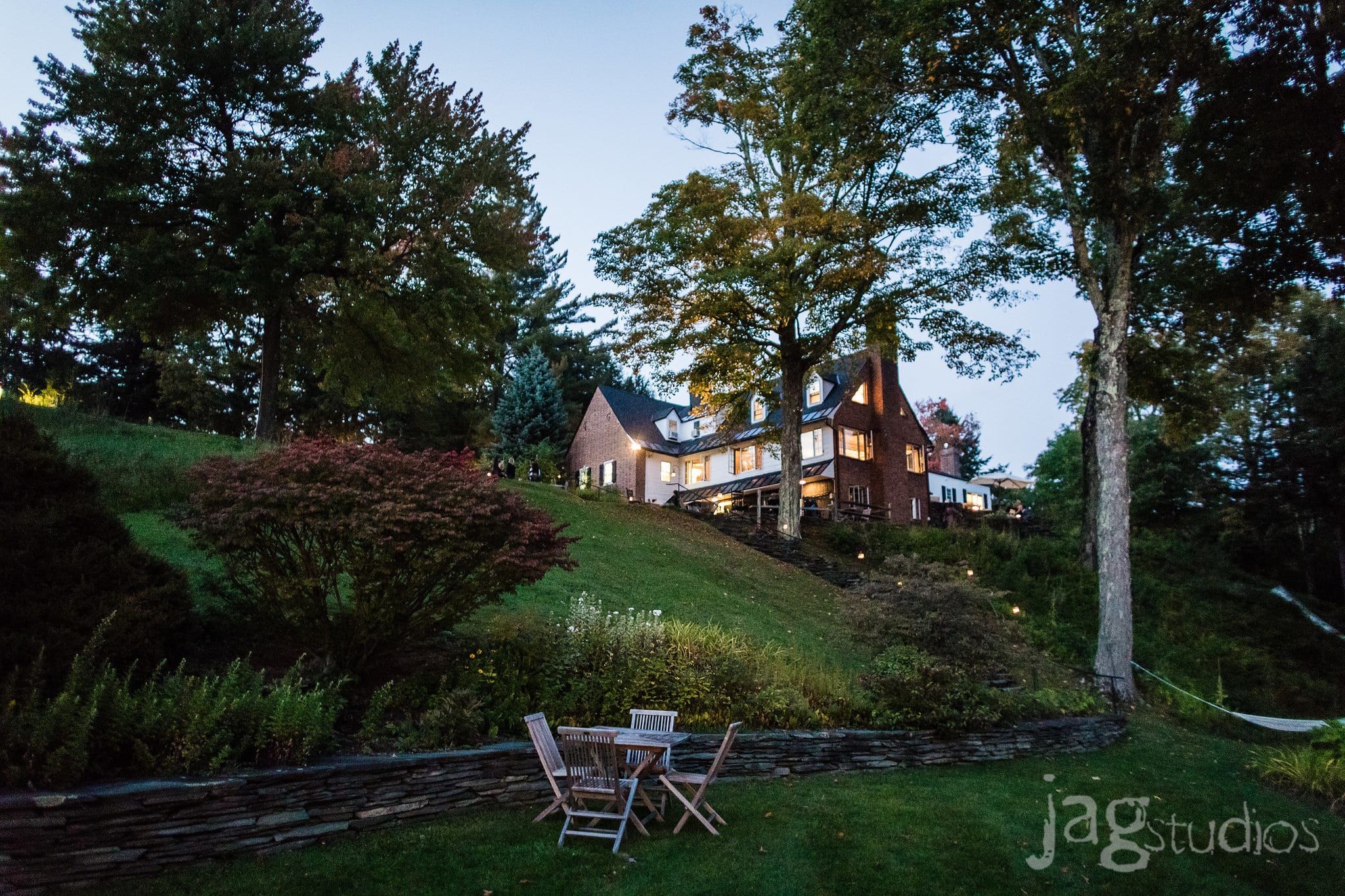 Edson Hill Stowe VT Jaclyn Watson Events Picnic Themed Wedding